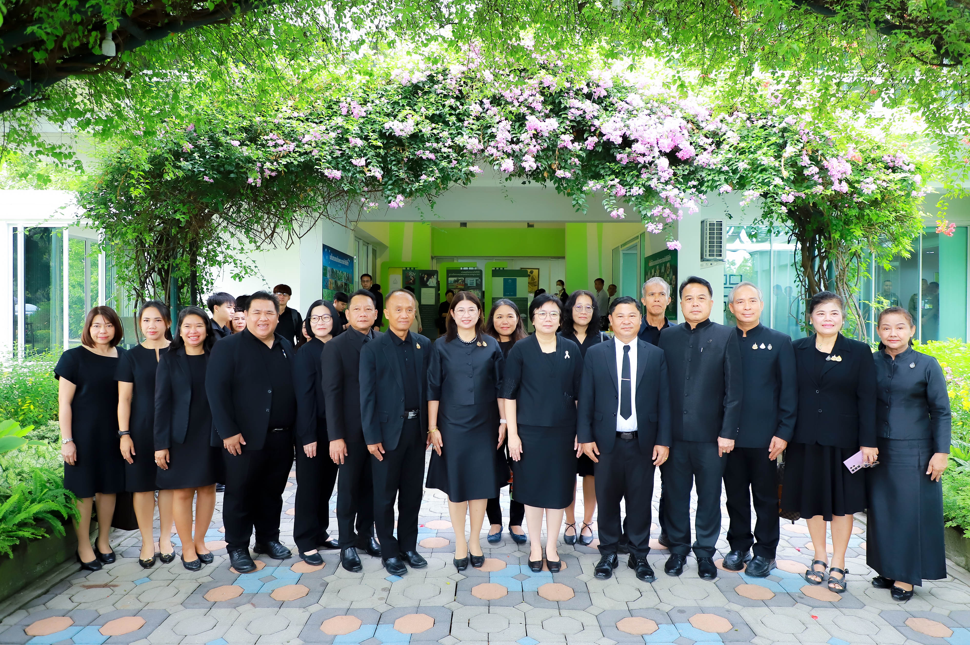 title - ส.ป.ก. เข้าร่วมพิธีเจริญพระพุทธมนต์บำเพ็ญพระราชกุศล ถวายความอาลัยแด่ สมเด็จพระนางเจ้าสิริกิติ์ พระบรมราชินีนาถ พระบรมราชชนนีพันปีหลวง และสมเด็จพระเจ้าลูกเธอ เจ้าฟ้าพัชรกิติยาภา นเรนทิราเทพยวดี กรมหลวงราชสาริณีสิริพัชร มหาวัชรราชธิดา